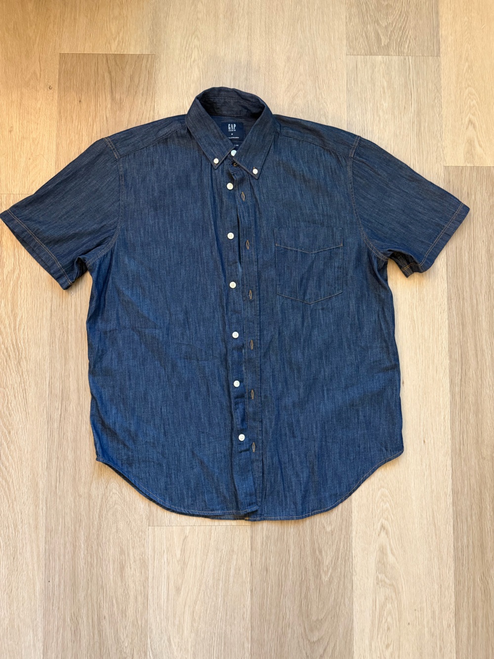 GAP Denim Mens Short Sleeve Button Down Shirt Medium Dark Wash Standard Fit